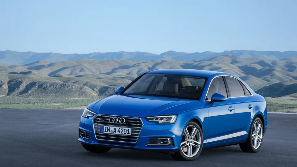 Static photo, 
Colour: in crystal effect paint finish Ara Blue